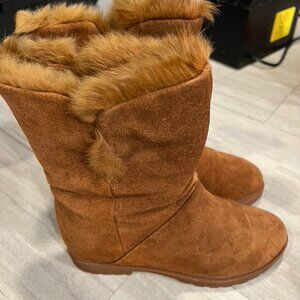 Cozy Suede Winter Boots with Hidden Heel Lift